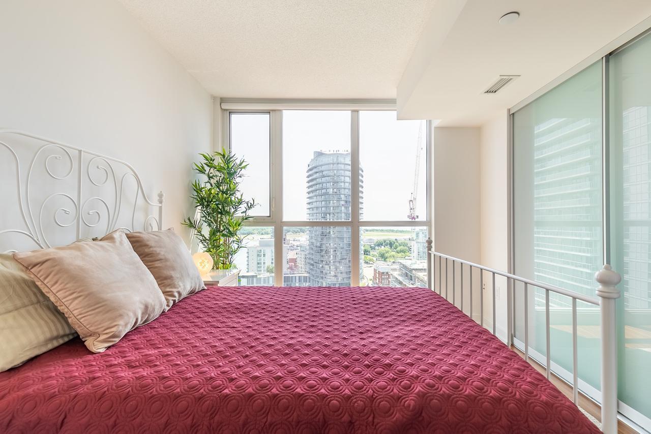 ซิมพลี คอมฟอร์ต เมเปิล ลีฟ สแควร์ Apartment โตรอนโต ภายนอก รูปภาพ