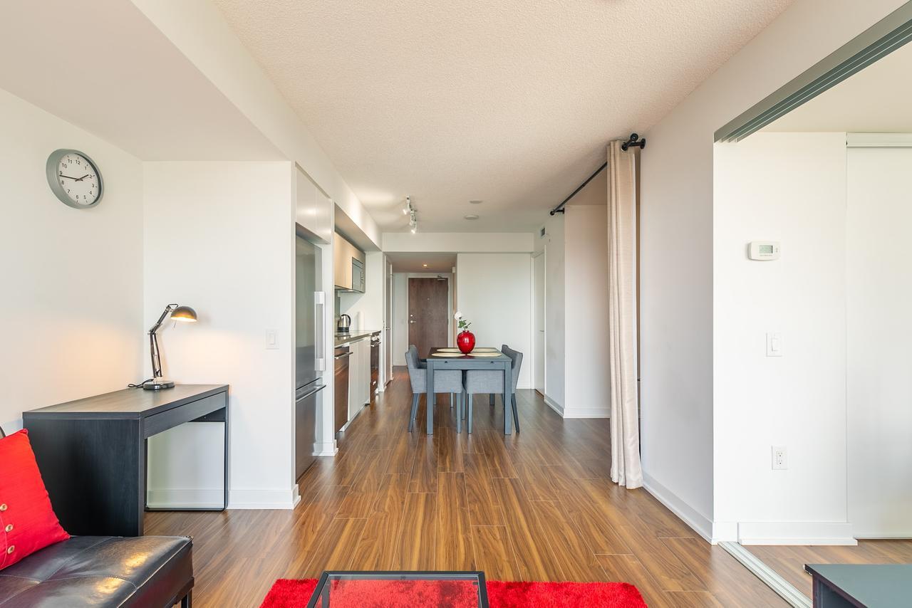 ซิมพลี คอมฟอร์ต เมเปิล ลีฟ สแควร์ Apartment โตรอนโต ภายนอก รูปภาพ