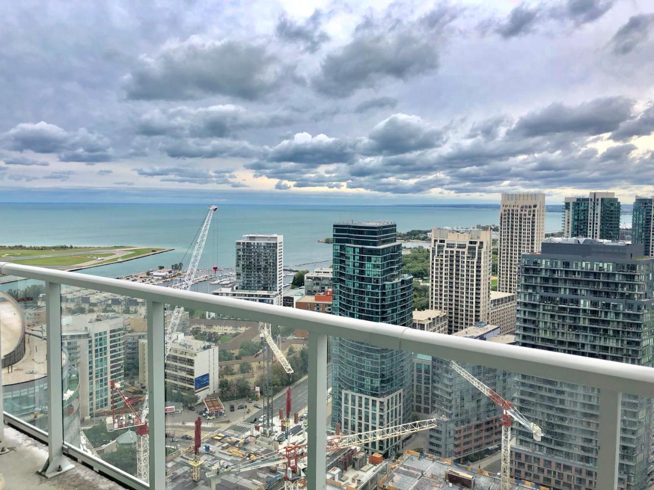 ซิมพลี คอมฟอร์ต เมเปิล ลีฟ สแควร์ Apartment โตรอนโต ภายนอก รูปภาพ