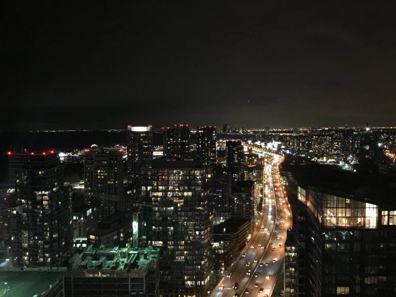 ซิมพลี คอมฟอร์ต เมเปิล ลีฟ สแควร์ Apartment โตรอนโต ภายนอก รูปภาพ